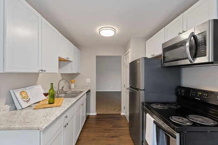 Cincinnati apartments for rent - image - The Wimbledons - Kitchen 3.webp
