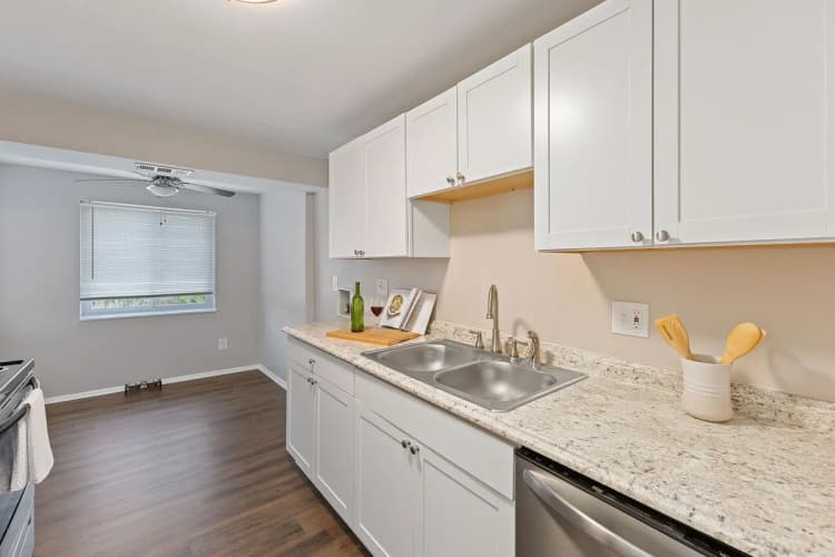 Cincinnati apartments for rent - image - The Wimbledons - Kitchen 4.webp
