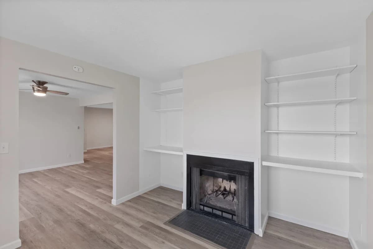 Cincinnati apartments for rent - image - The Wimbledons - Room.webp