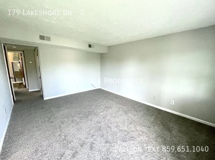 Cincinnati apartments for rent - image - 179 Lakeshore Dr - 2.jpg