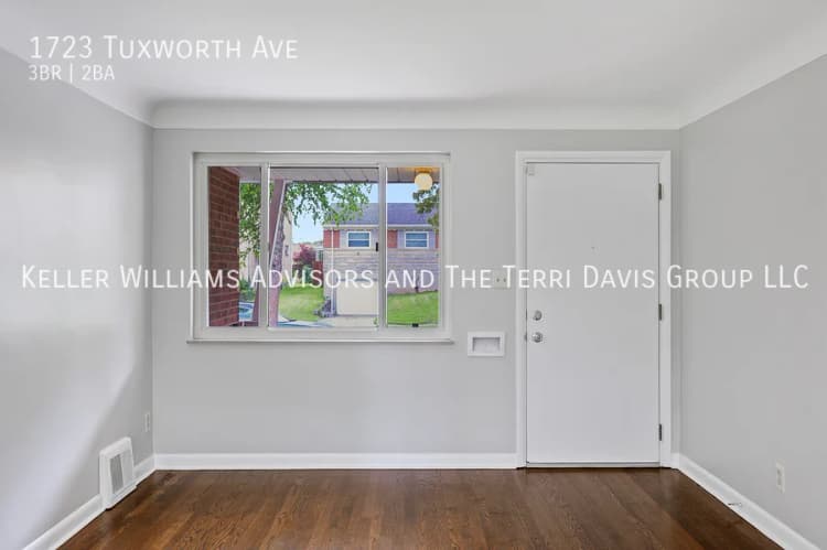 Cincinnati apartments for rent - image - 1723 Tuxworth Ave - 06.jpg