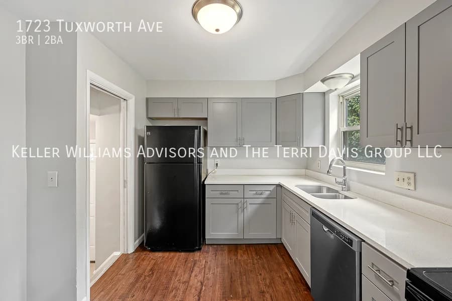 Cincinnati apartments for rent - image - 1723 Tuxworth Ave - 09.jpg