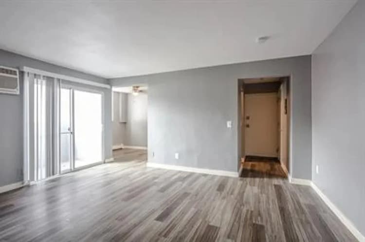 Cincinnati apartments for rent - image - 1976 Kentucky Ave - Living Room 1.jpg