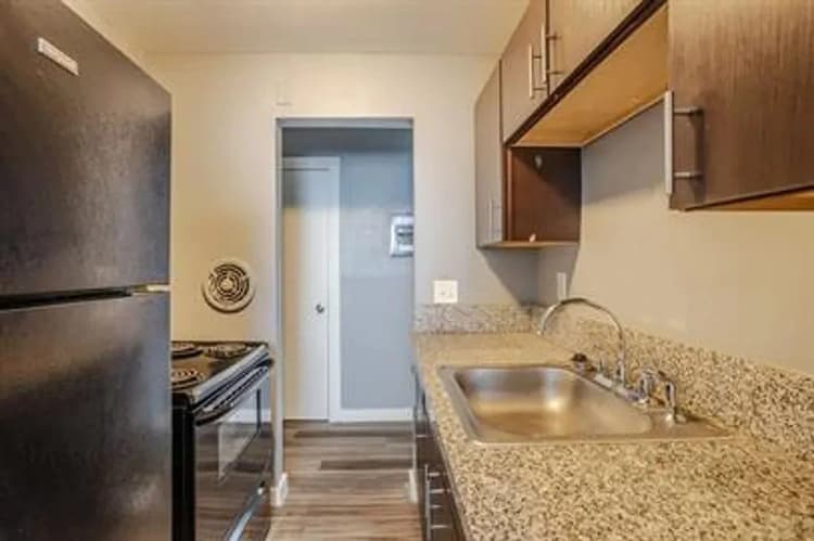 Cincinnati apartments for rent - image - 1976 Kentucky Ave - Kitchen 3.jpg