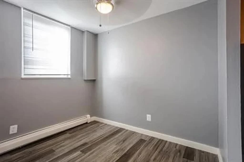 Cincinnati apartments for rent - image - 1976 Kentucky Ave - Bedroom.jpg