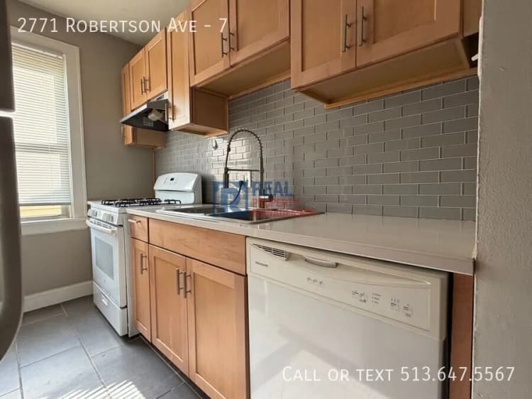 Cincinnati apartments for rent - image - 2771 Robertson Ave 7 - 09.jpeg