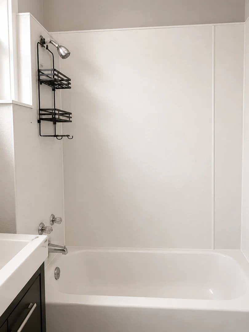 Cincinnati apartments for rent - image - 2717 Glendora Ave - Bathroom 1.png