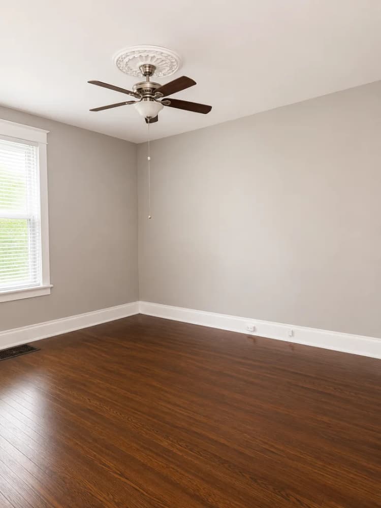 Cincinnati apartments for rent - image - 2717 Glendora Ave - Bedroom.png