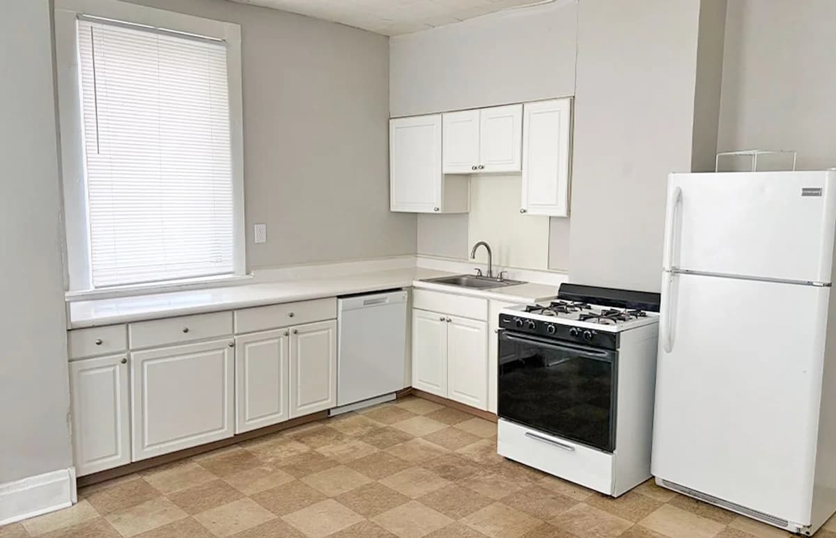 Cincinnati apartments for rent - Property image - 2811 Glendora Avenue - 2