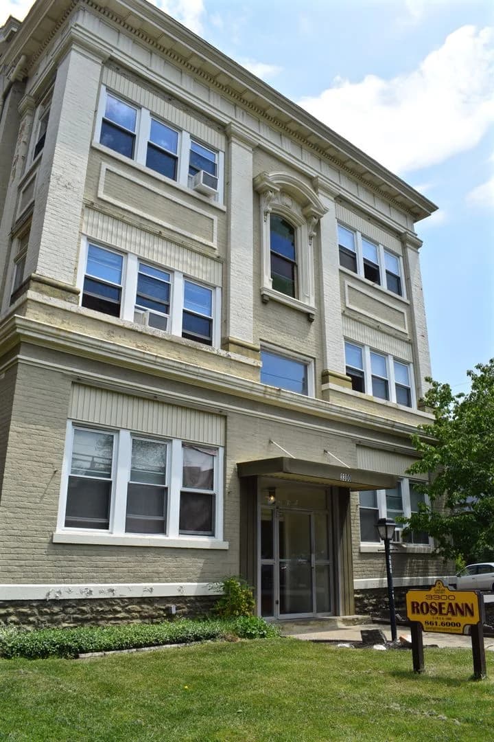 Cincinnati apartments for rent - image - 3300 Jefferson Avenue #15 - 02.jpg
