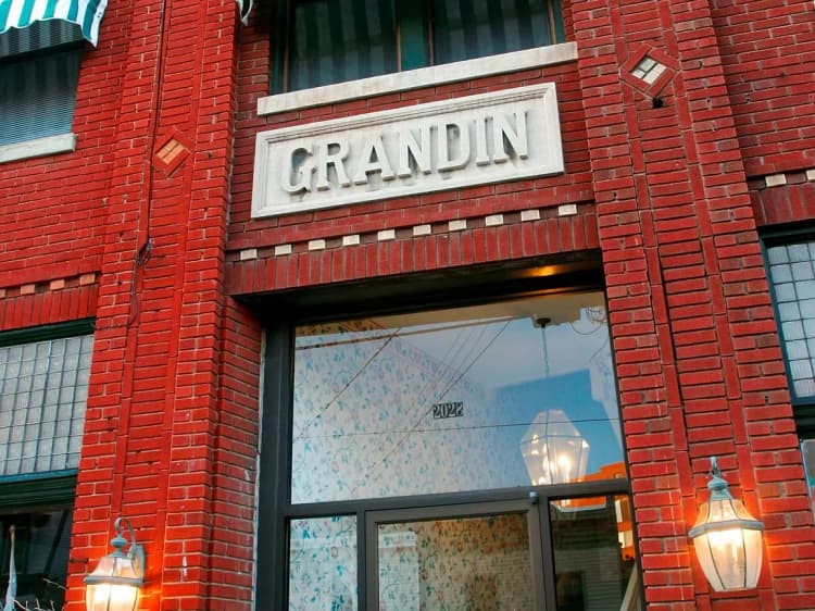Cincinnati apartments for rent - image - Grandin - Exterior.webp
