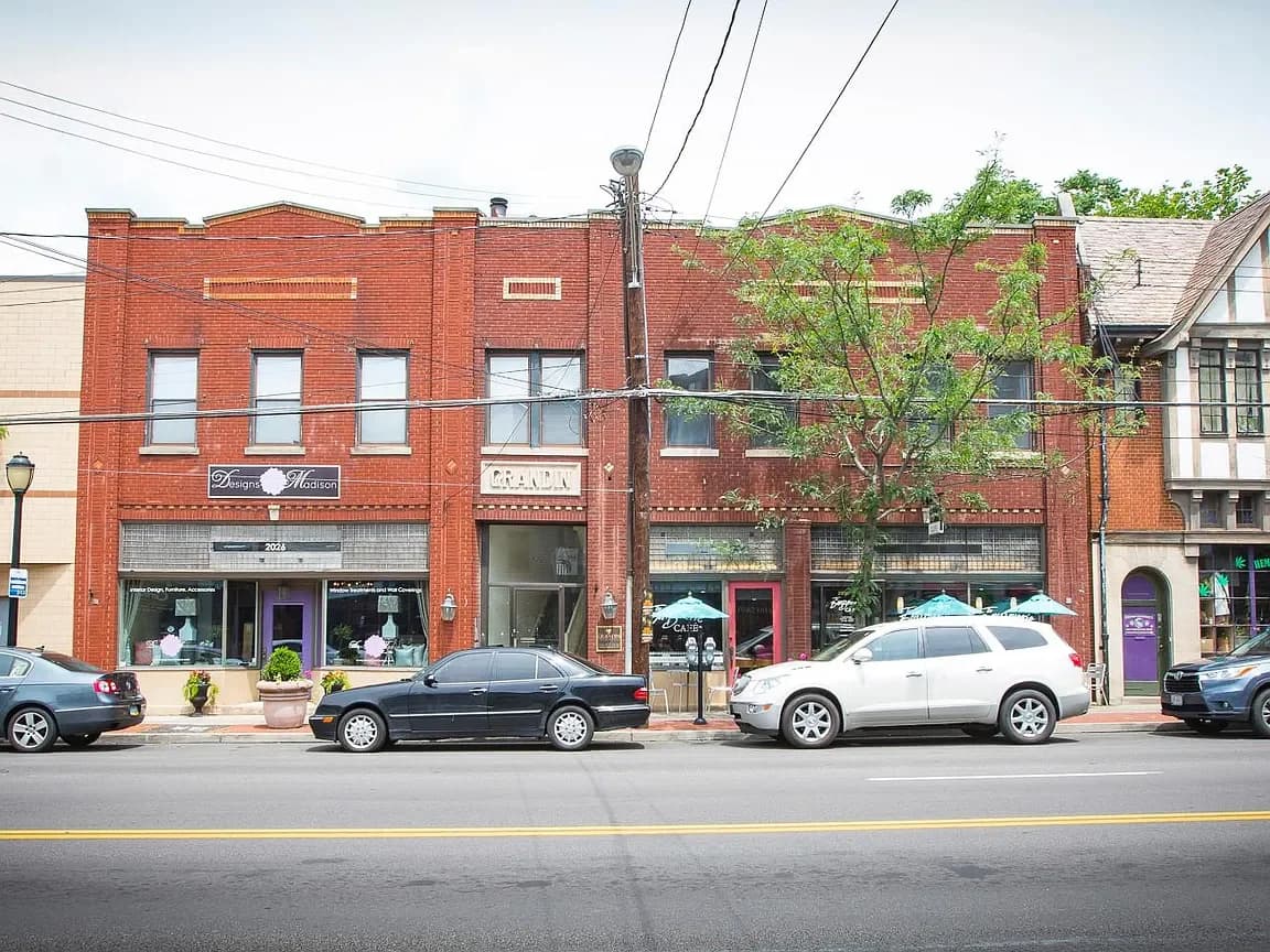 Cincinnati apartments for rent - image - Grandin - Exterior 3.webp