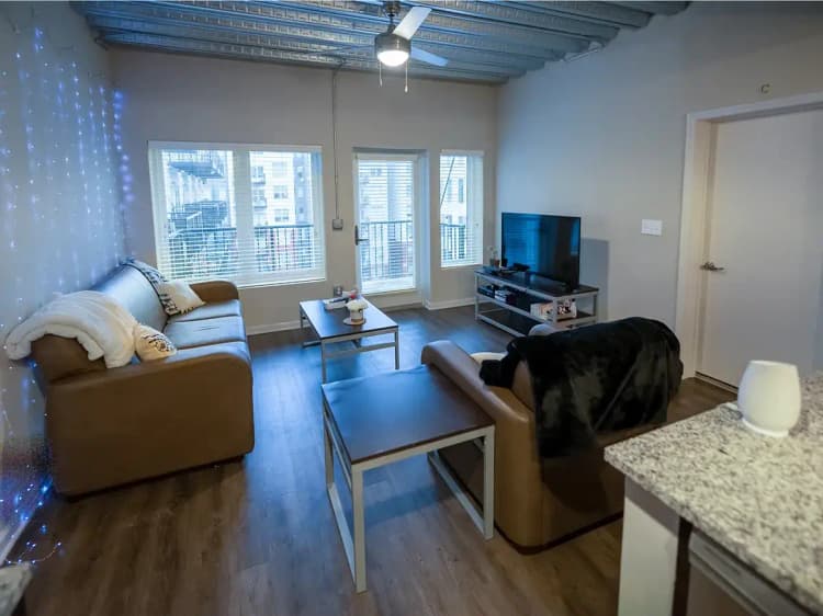 undefined apartments for rent - image - yugo-cincinnatideacon-4bd-dsc03757-hdr.png