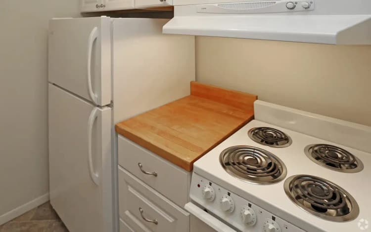 undefined apartments for rent - image - bellevue-house-apartments-cincinnati-oh-1br-1ba---675-sf (3).jpg