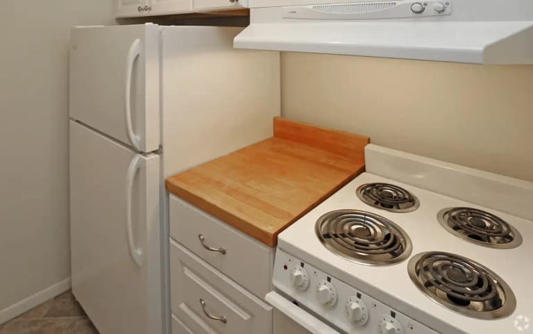 undefined apartments for rent - image - bellevue-house-apartments-cincinnati-oh-1br-1ba---675-sf (3).jpg