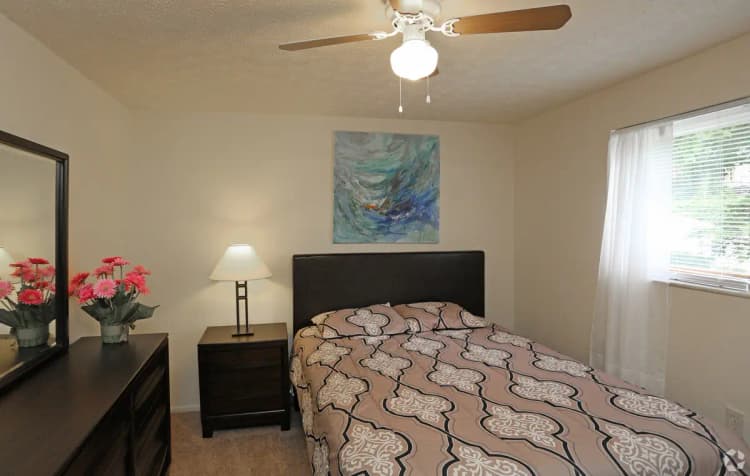 undefined apartments for rent - image - bellevue-house-apartments-cincinnati-oh-1br-1ba---675-sf (4).jpg