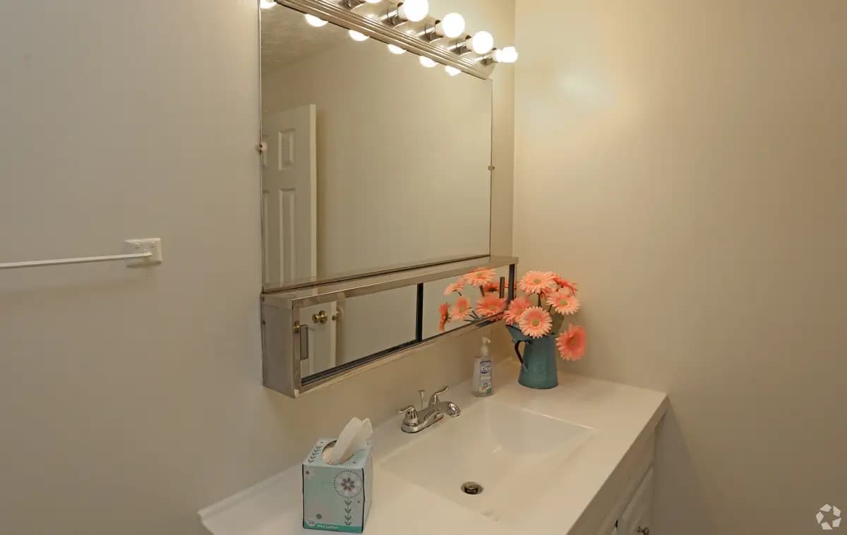 undefined apartments for rent - image - bellevue-house-apartments-cincinnati-oh-1br-1ba---675-sf (6).jpg