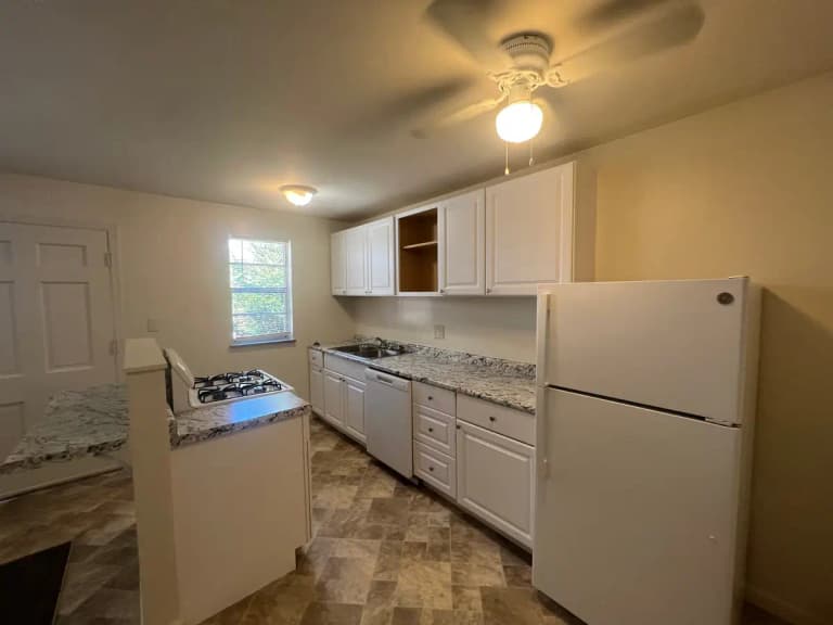 undefined apartments for rent - image - leesburg-apartments-hydeparkoakley-cincinnati-oh-kitchen.jpg