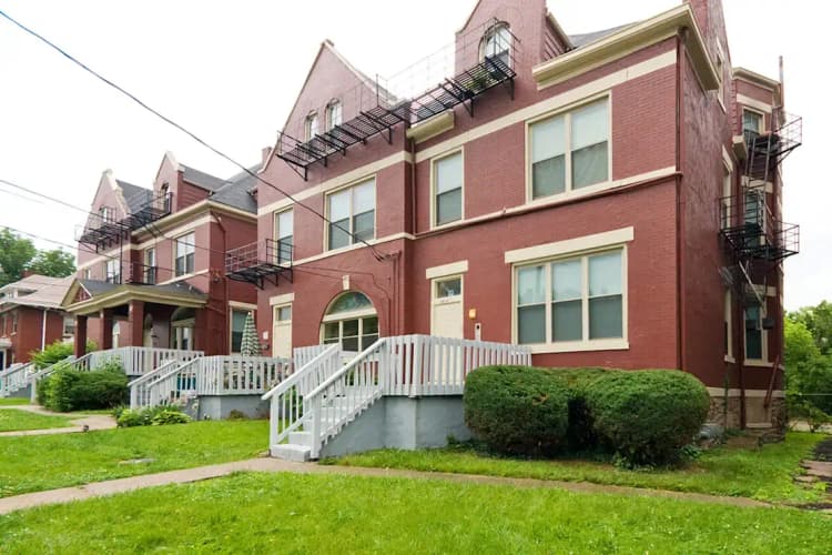 undefined apartments for rent - image - p0982356_fultonchateau_844_img_6x4_01_1_photogallery.webp