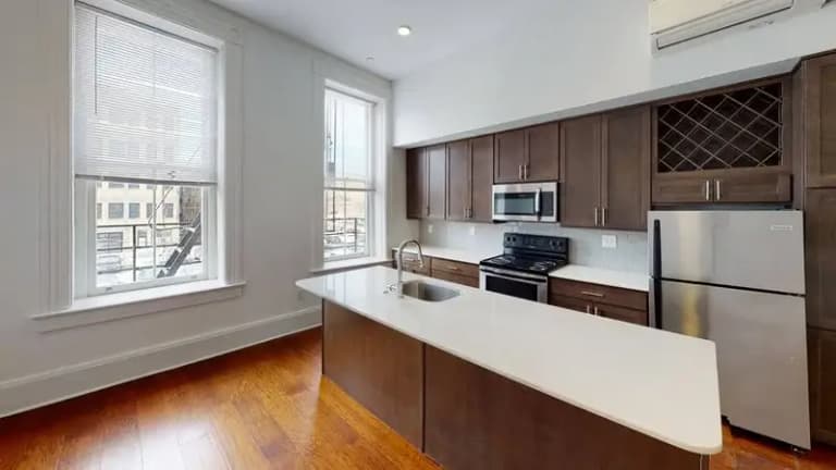 undefined apartments for rent - image - 1731-Elm-202-Kitchen.webp