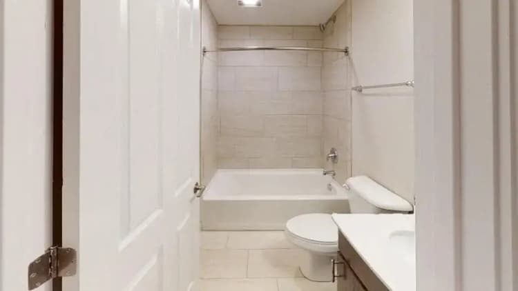undefined apartments for rent - image - 1606-Race-St-201-Bathroom.webp