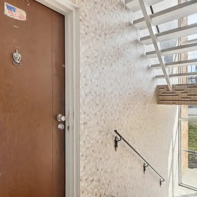 undefined apartments for rent - image - 4-web-or-mls-montana_ave-004.jpeg.webp