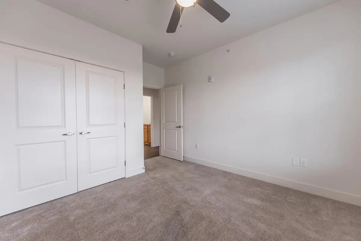 undefined apartments for rent - image - Views on Vine- 1402-13.jpg