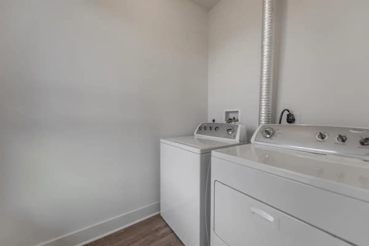 undefined apartments for rent - image - Views on Vine- 1402-9.jpg