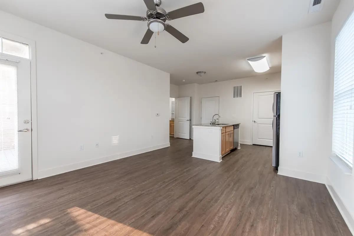 undefined apartments for rent - image - Views on Vine- 2516 (6 of 13).jpg