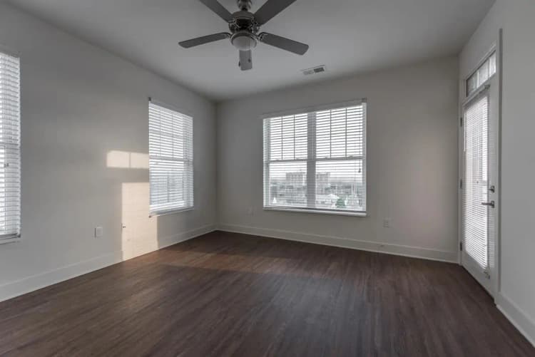 undefined apartments for rent - image - Views on Vine- 2516 (7 of 13).jpg