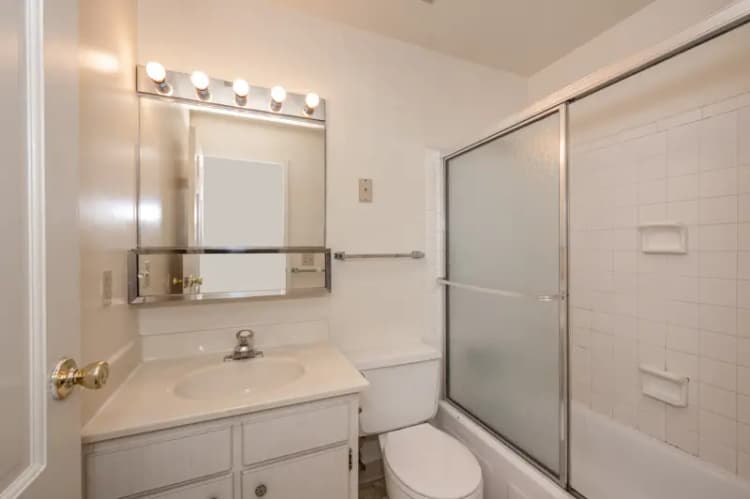 undefined apartments for rent - image - 2700-2702 Jefferson 5 Web (16 of 19).jpg