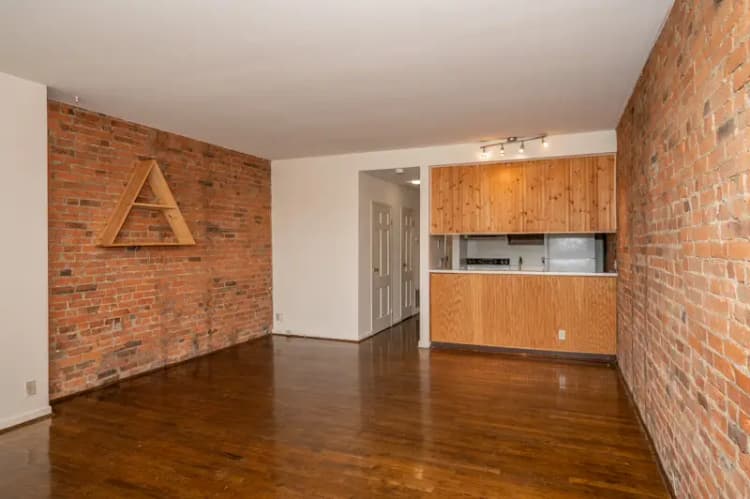 undefined apartments for rent - image - 2700-2702 Jefferson 5 Web (4 of 19).jpg