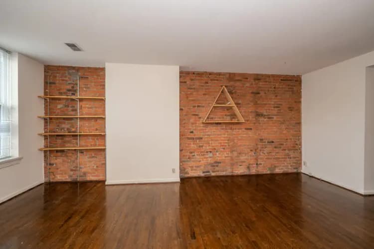 undefined apartments for rent - image - 2700-2702 Jefferson 5 Web (5 of 19).jpg