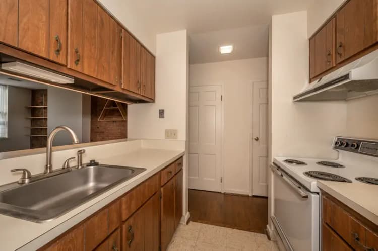 undefined apartments for rent - image - 2700-2702 Jefferson 5 Web (9 of 19).jpg