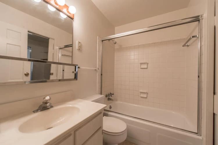 undefined apartments for rent - image - 2702 Jefferson- 9-11.jpg