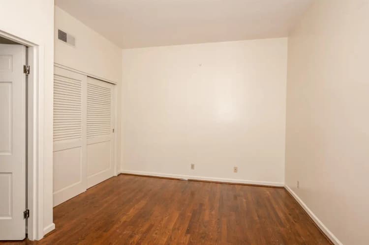 undefined apartments for rent - image - 2707 Jefferson 1 (14 of 19).jpg