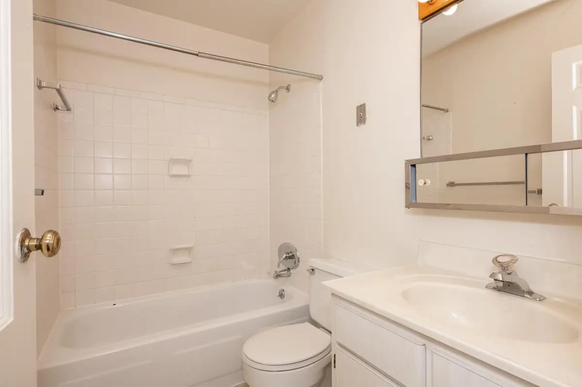 undefined apartments for rent - image - 2707 Jefferson 1 (19 of 19).jpg