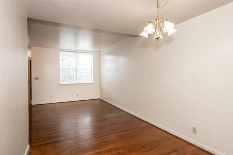 undefined apartments for rent - image - 2707 Jefferson 1 (7 of 19).jpg