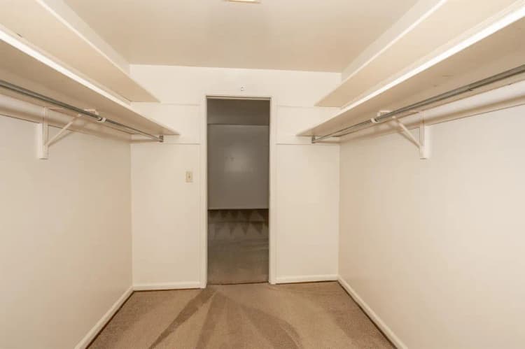 undefined apartments for rent - image - 2707 Jefferson 2 (10 of 19).jpg