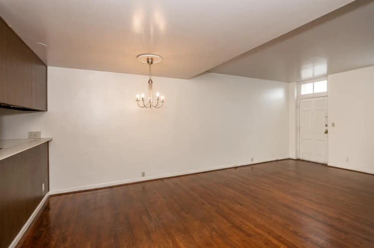 undefined apartments for rent - image - 2707 Jefferson 2 (5 of 19).jpg