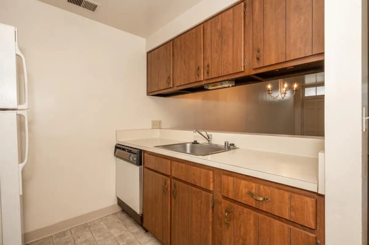 undefined apartments for rent - image - 2707 Jefferson 2 (9 of 19).jpg