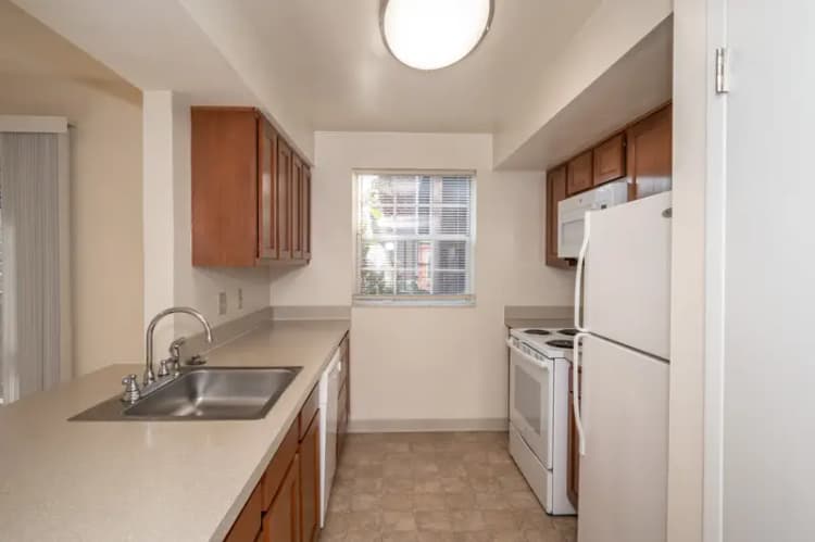 undefined apartments for rent - image - Highland Commons 204 Web (5 of 21).jpg