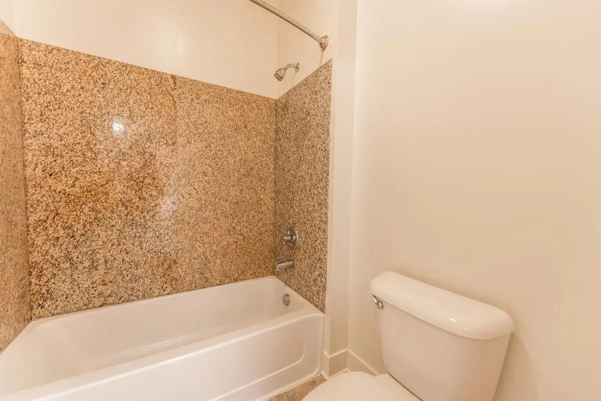 undefined apartments for rent - image - Euclid Square- 304-20.jpg