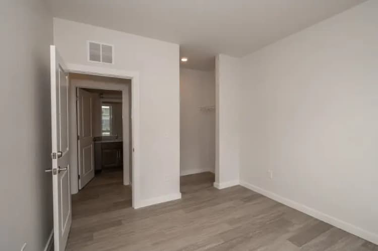 undefined apartments for rent - image - 2602 Short Vine 202 Web (4 of 33).jpg