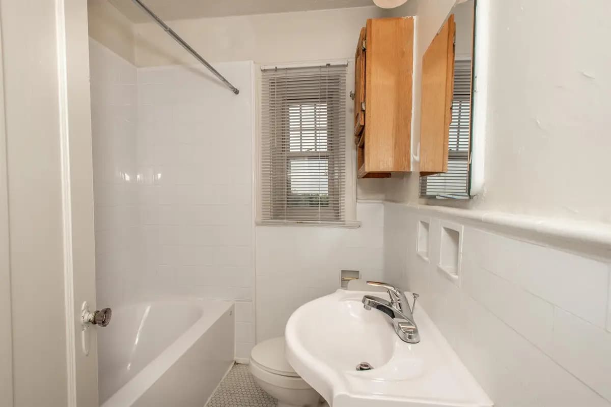 undefined apartments for rent - image - 145 W McMillan 329 Print-810052003044916471 (1).jpg