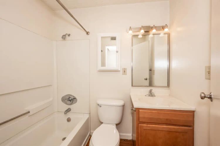 undefined apartments for rent - image - 2721 Euclid Ct 4 Print (8 of 14).jpg