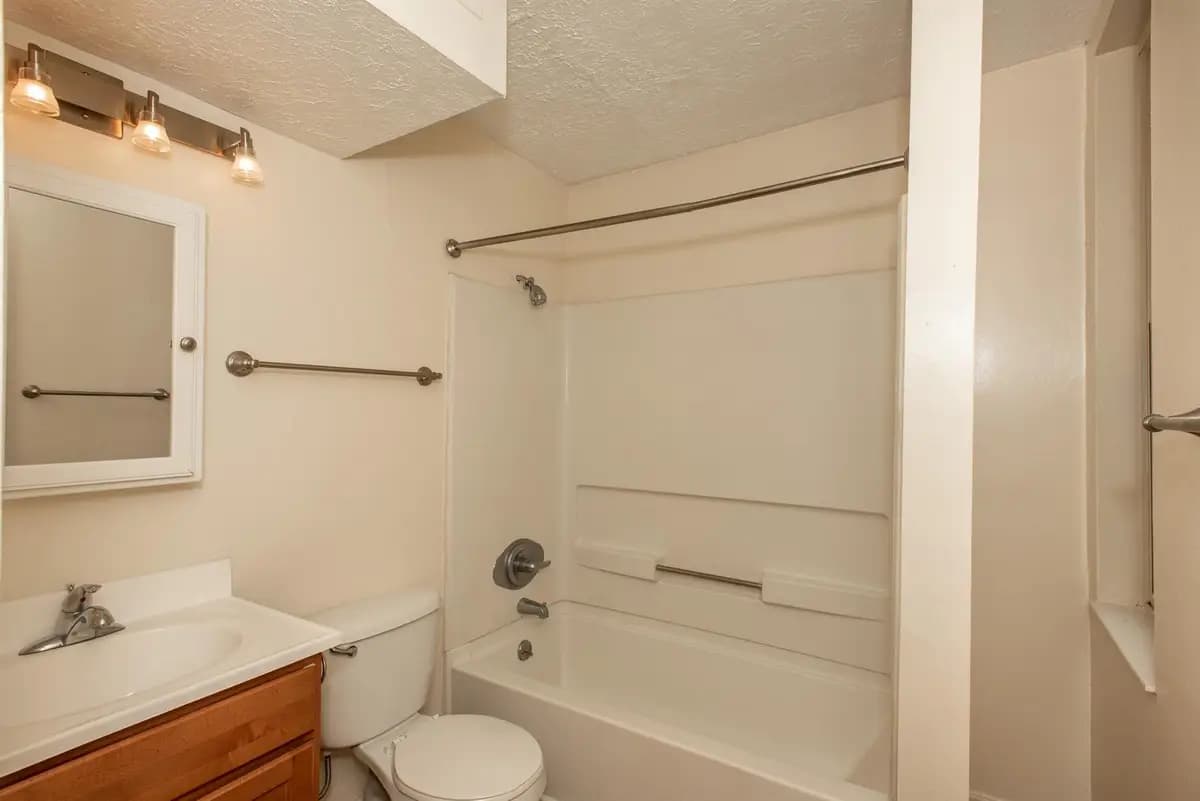 undefined apartments for rent - image - 2725 Euclid 11 Print-9871.jpg