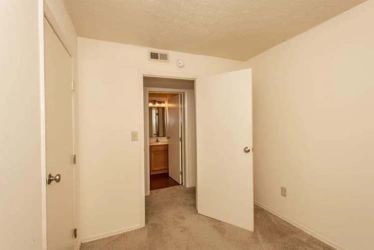 undefined apartments for rent - image - 2725 Euclid 8 Print-14.jpg