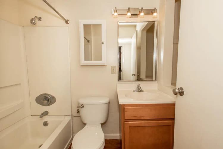 undefined apartments for rent - image - 2725 Euclid 8 Print-16.jpg