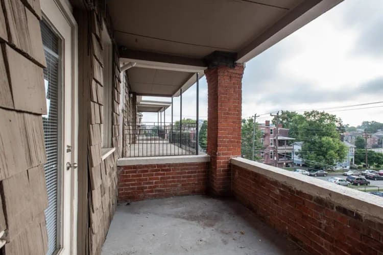 undefined apartments for rent - image - 2725 Euclid 8 Print-18.jpg